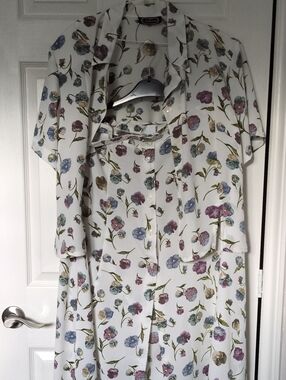 Casual White Floral Button-Front Women's Blazer and Skirt Set